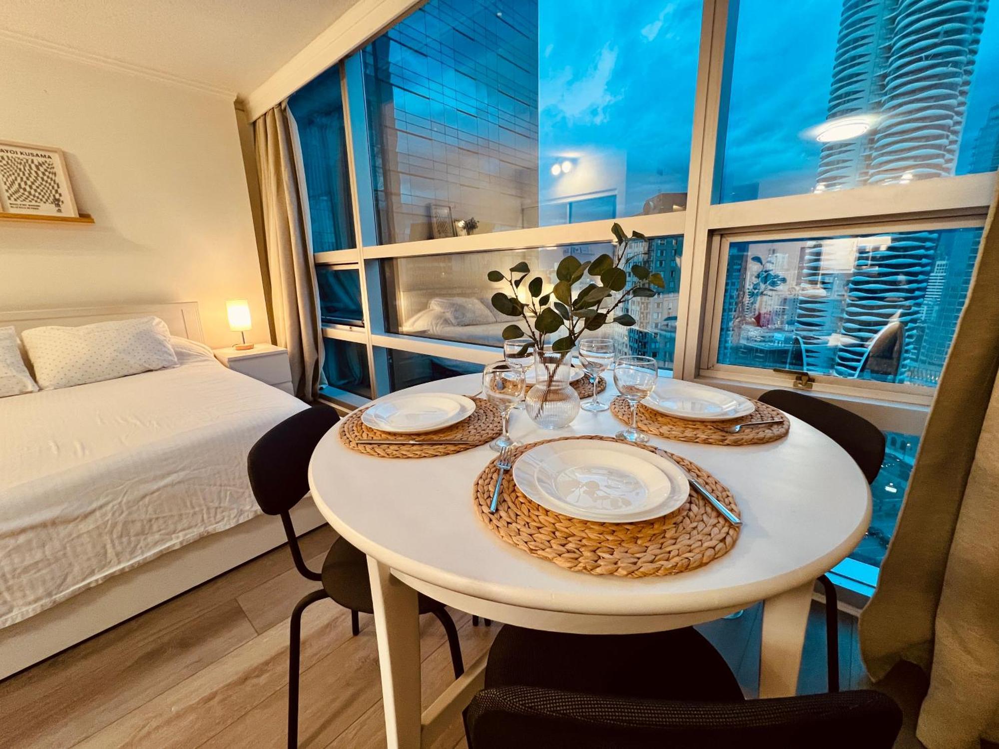 バンクーバーStunning Skyline Views In A Cozy And Stylish Abodeアパートメント エクステリア 写真